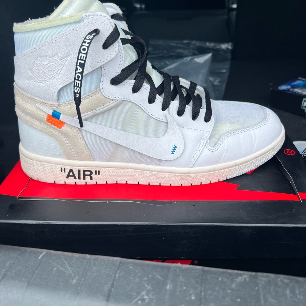 Off-White Jordan 1 “White” collabed by Jordan Brand and Virgil. White shoe.